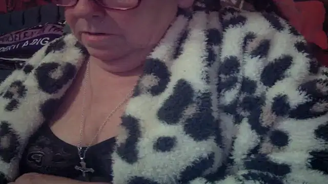 Playful MILF Demi online show from April 21, 9:43 pm