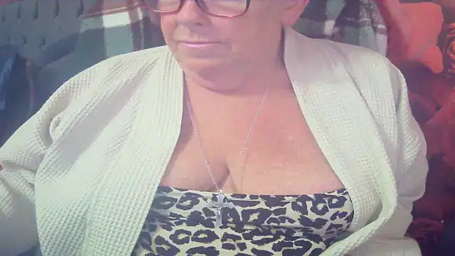Snapshot of Playful_MILF_Demi chatting on June 11, 8:50 pm Playful MILF Demi online show from June 11, 8:50 pm