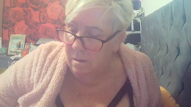 Playful MILF Demi online show from November 6, 9:57 am