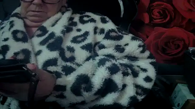 Playful MILF Demi online show from March 12, 2:21 pm