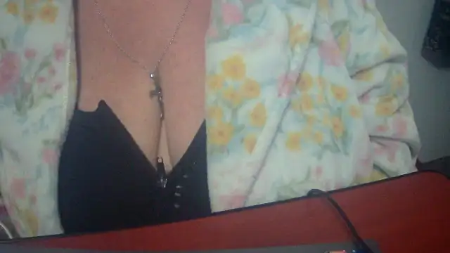 Playful MILF Demi online show from November 10, 7:52 pm