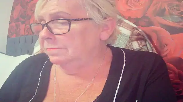 Playful MILF Demi online show from May 4, 12:08 pm