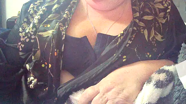 Snapshot of Playful_MILF_Demi chatting on February 8, 11:57 pm Playful MILF Demi online show from February 8, 11:57 pm