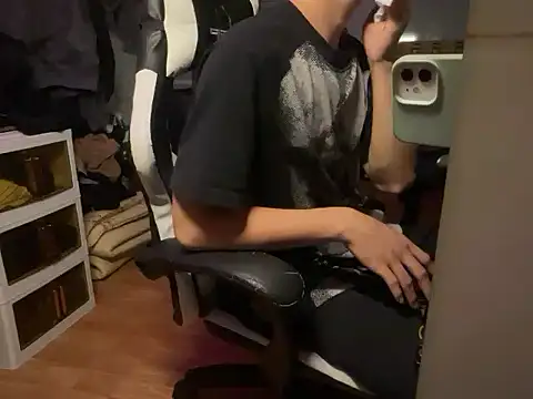 Snapshot of Wuza-H chatting on December 2, 8:27 am Wuza-H online show from December 2, 8:27 am