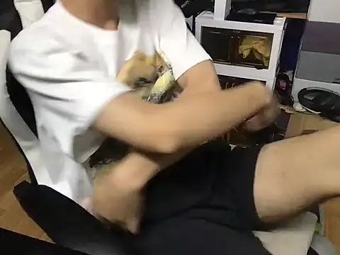 Snapshot of Wuza-H chatting on December 1, 4:57 am Wuza-H online show from December 1, 4:57 am