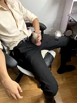 Snapshot of Wuza-H chatting on November 11, 6:47 pm Wuza-H online show from November 11, 6:47 pm