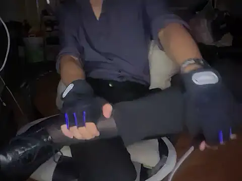 Snapshot of Wuza-H chatting on November 17, 8:35 pm Wuza-H online show from November 17, 8:35 pm