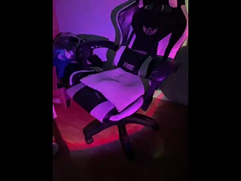 Snapshot of Wuza-H chatting on October 29, 1:04 am Wuza-H online show from October 29, 1:04 am