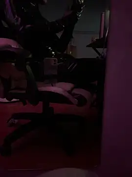 Snapshot of Wuza-H chatting on November 27, 4:35 am Wuza-H online show from November 27, 4:35 am