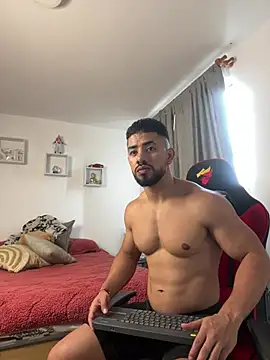 Ezzio Scolaro online show from February 10, 8:41 pm