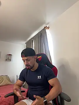 Ezzio Scolaro online show from November 6, 7:29 pm