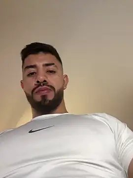 Ezzio Scolaro online show from February 25, 9:58 pm