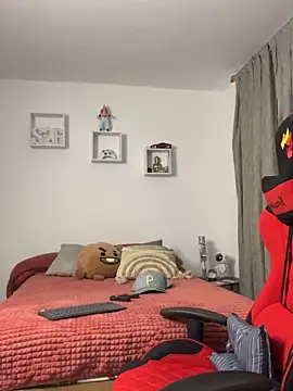 Ezzio Scolaro online show from November 7, 11:30 pm