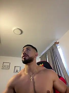 Ezzio Scolaro online show from March 19, 10:10 pm