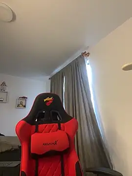 Ezzio Scolaro online show from February 26, 10:10 pm