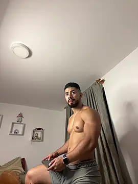 Ezzio Scolaro online show from February 13, 2:55 am