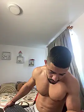 Ezzio Scolaro online show from December 14, 1:06 pm