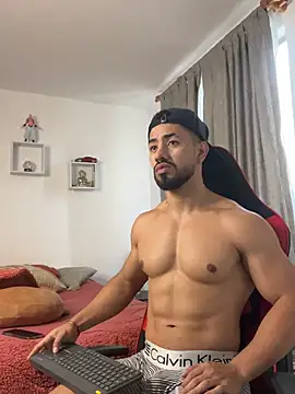 Ezzio Scolaro online show from February 4, 1:28 pm