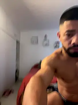 Ezzio Scolaro online show from November 16, 11:59 am