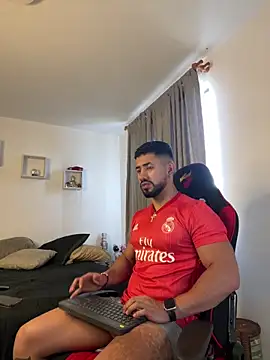 Ezzio Scolaro online show from March 11, 9:20 pm