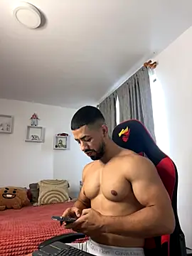 Ezzio Scolaro online show from November 11, 12:11 pm