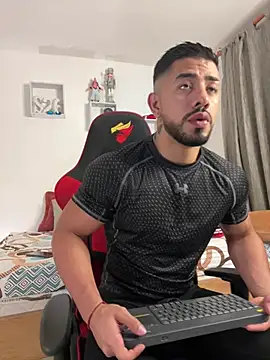 Ezzio Scolaro online show from April 14, 11:21 pm