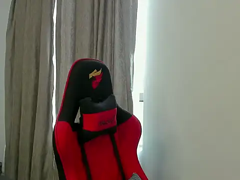 Ezzio Scolaro online show from October 13, 1:45 pm