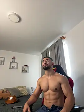 Ezzio Scolaro online show from October 31, 12:46 pm