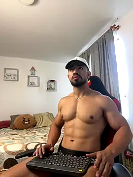 Ezzio Scolaro online show from December 17, 1:38 pm