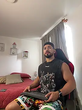 Ezzio Scolaro online show from February 8, 8:17 pm