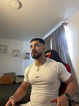 Ezzio Scolaro online show from March 20, 9:05 pm