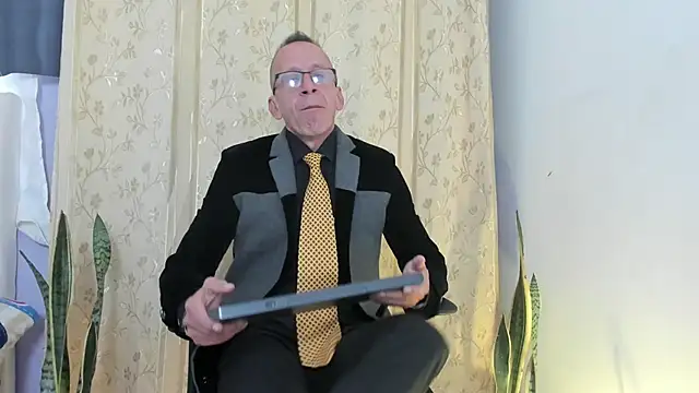 Snapshot of _axelking_ chatting on May 4, 11:35 am axelking online show from May 4, 11:35 am