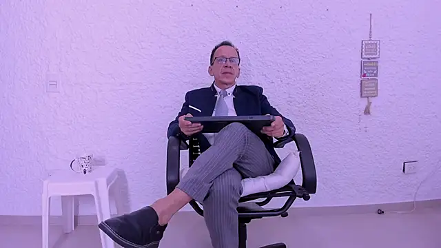  axelking  online show from February 19, 11:40 am