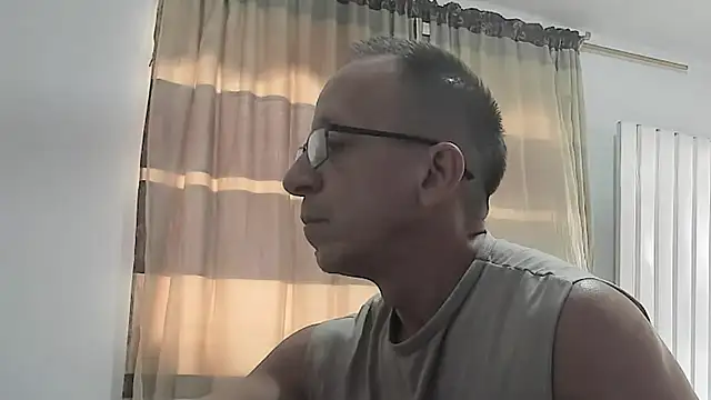 Snapshot of _axelking_ chatting on July 19, 6:48 pm axelking online show from July 19, 6:48 pm