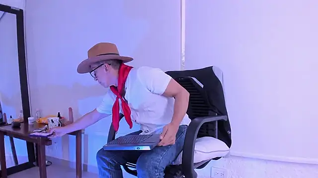  axelking  online show from February 2, 11:42 am