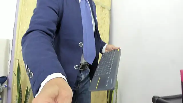  axelking  online show from April 15, 11:38 am