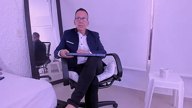  axelking  online show from February 25, 11:32 am