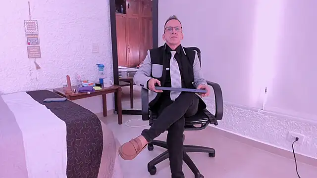  axelking  online show from December 2, 11:34 am