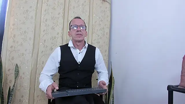  axelking  online show from April 14, 11:37 am