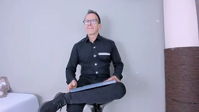  axelking  online show from November 10, 11:48 am