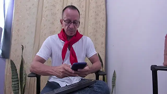  axelking  online show from April 13, 11:36 am