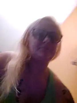 NieMaJazdyBezGwiazdy7883 online show from October 17, 5:59 pm