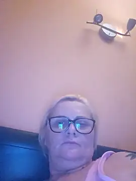 NieMaJazdyBezGwiazdy7883 online show from October 16, 6:54 am