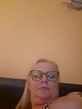 NieMaJazdyBezGwiazdy7883 online show from November 28, 11:38 pm