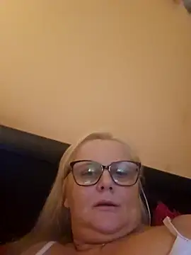 NieMaJazdyBezGwiazdy7883 online show from November 3, 4:32 pm