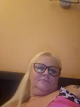 NieMaJazdyBezGwiazdy7883 online show from October 26, 12:55 am