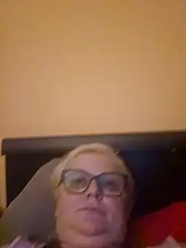 NieMaJazdyBezGwiazdy7883 online show from November 2, 7:46 am