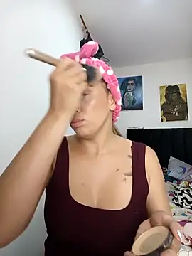 Snapshot of sexy_butterfly_1 chatting on February 18, 12:23 pm sexy butterfly 1 online show from February 18, 12:23 pm