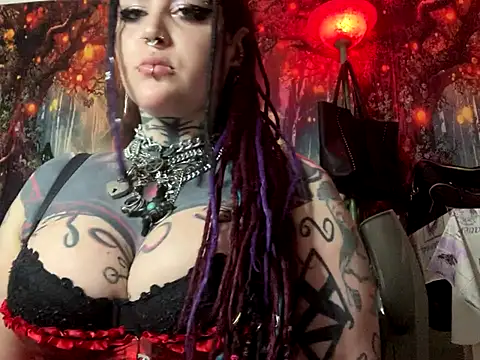 Snapshot of nyxvelon chatting on October 21, 8:41 pm nyxvelon online show from October 21, 8:41 pm