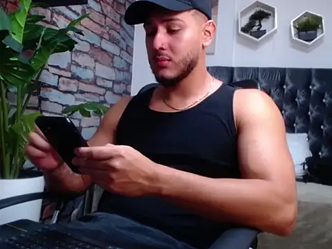 jasonshaw25 online show from December 19, 8:00 pm